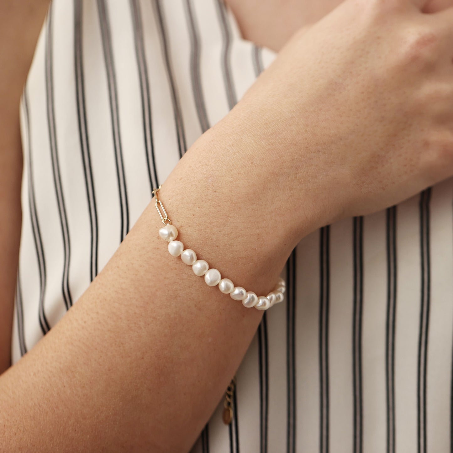 Cadou pentru Soră ❤ Brățară din argint placat și perle, cu mesaj, ramă 3 culori